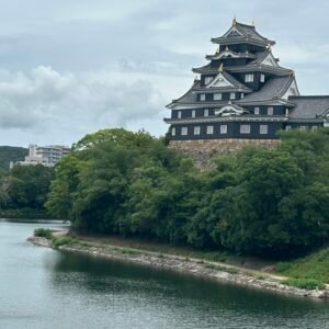 Japão além de Tóquio: parada estratégica em Okayama (Castelo do Corvo e Jardim Korakuen)