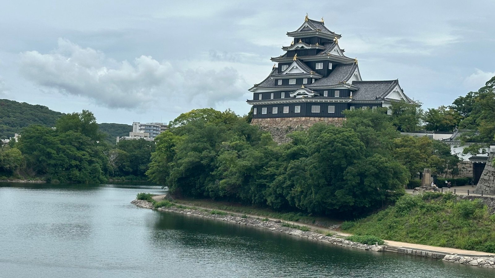 Japão além de Tóquio: parada estratégica em Okayama (Castelo do Corvo e Jardim Korakuen)